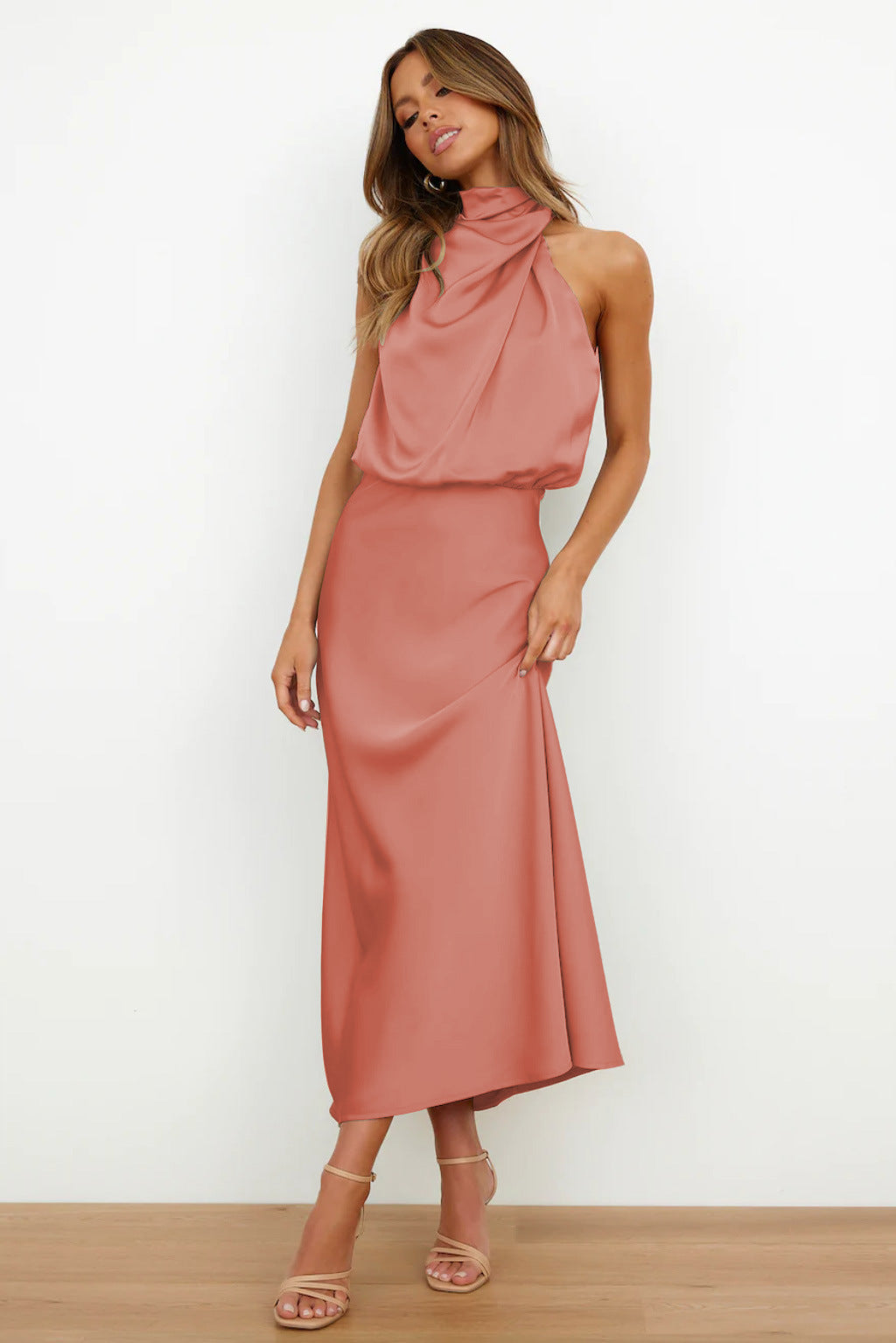 CAI - VESTIDO MAXI DE SATÍN CON CUELLO HALTER