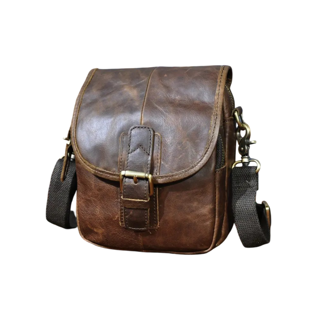 Nolan | Bolsa Cruzada Compacta de Cuero con Solapa y Hebilla
