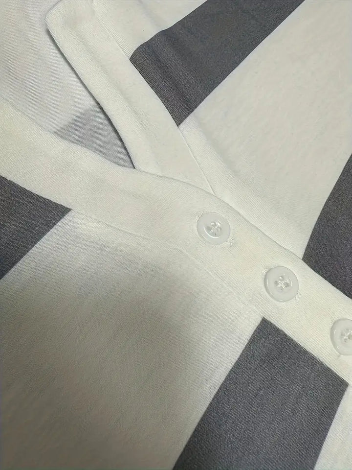 EIRAH - BLUSA ESENCIAL CON ESCOTE EN V Y ESTAMPADO DE RAYAS
