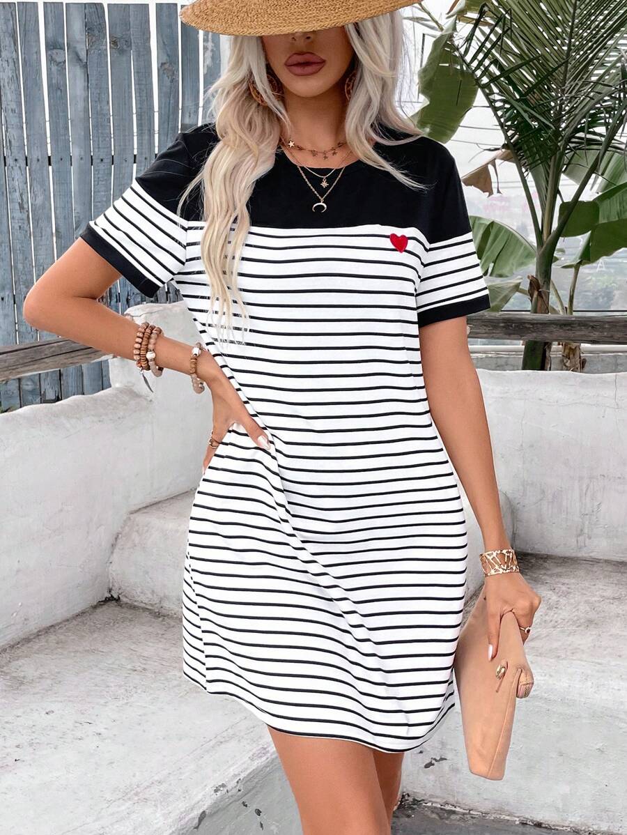 ERLINE - VESTIDO TIPO TEE CON ACENTO DE CORAZÓN