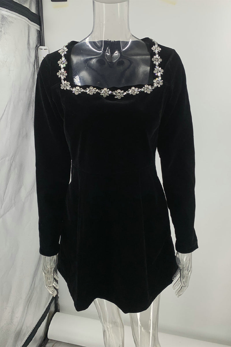 LUCILLA - VESTIDO ELEGANTE CON ESCOTE CUADRADO Y PEDRERÍA