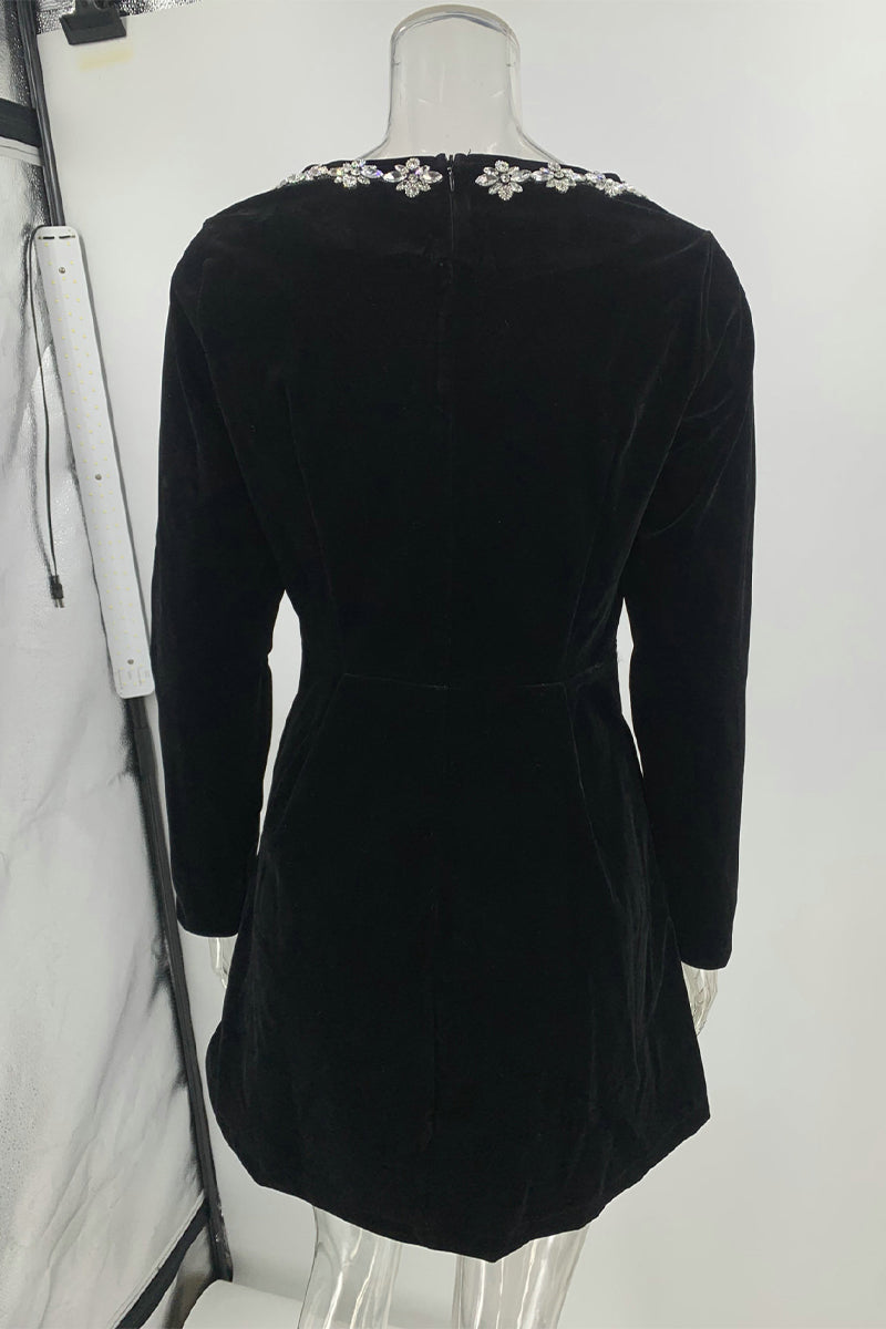 LUCILLA - VESTIDO ELEGANTE CON ESCOTE CUADRADO Y PEDRERÍA