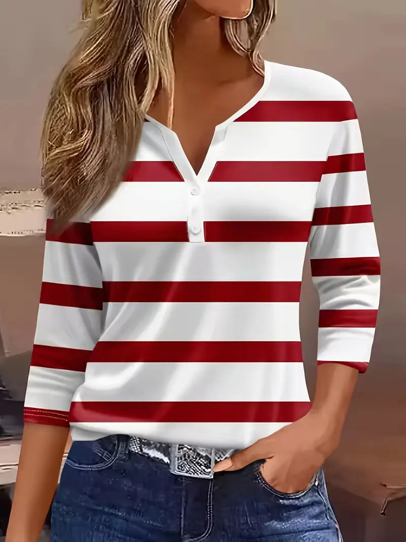 EIRAH - BLUSA ESENCIAL CON ESCOTE EN V Y ESTAMPADO DE RAYAS