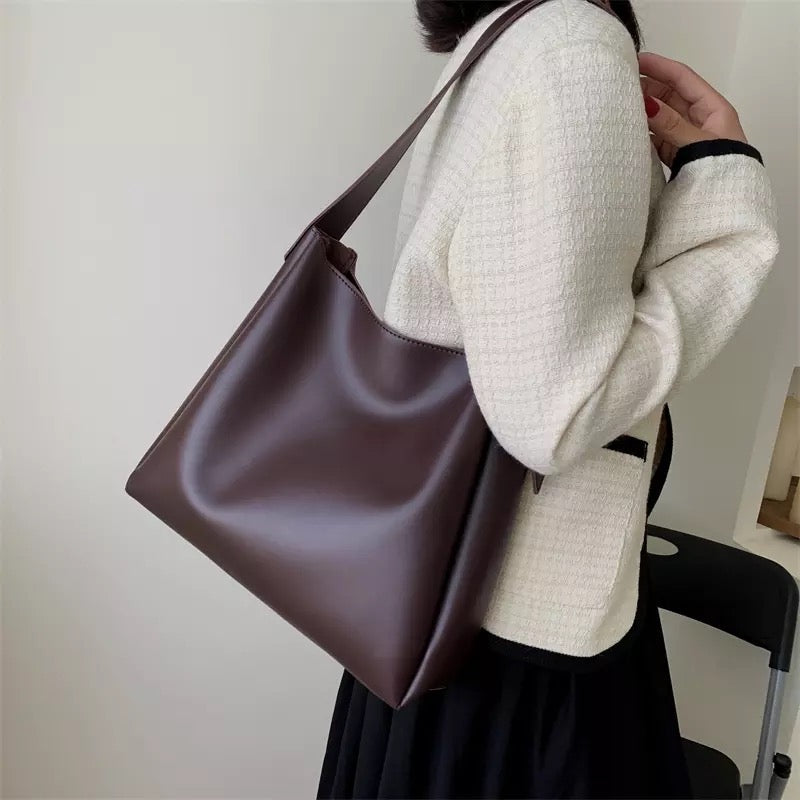 BELLA - BOLSO ESPACIOSO