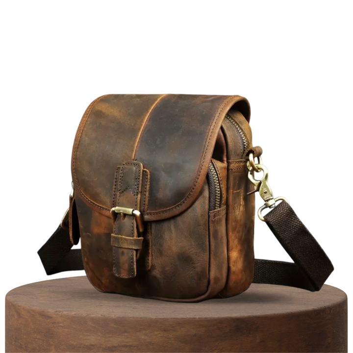 Nolan | Bolsa Cruzada Compacta de Cuero con Solapa y Hebilla