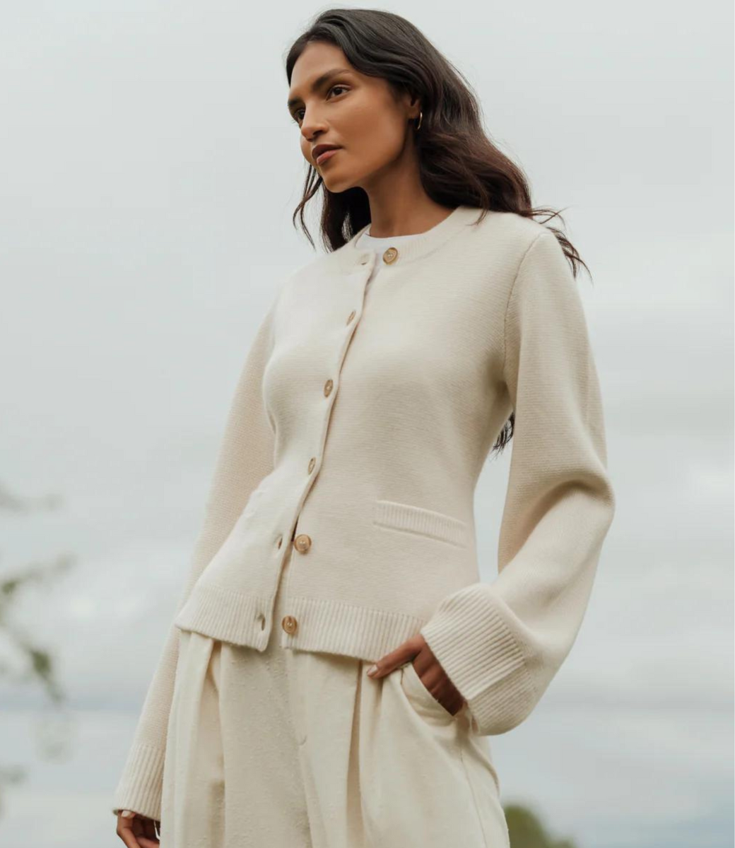 BELLAMY - CARDIGAN DE MANGA CAMPANA LISA