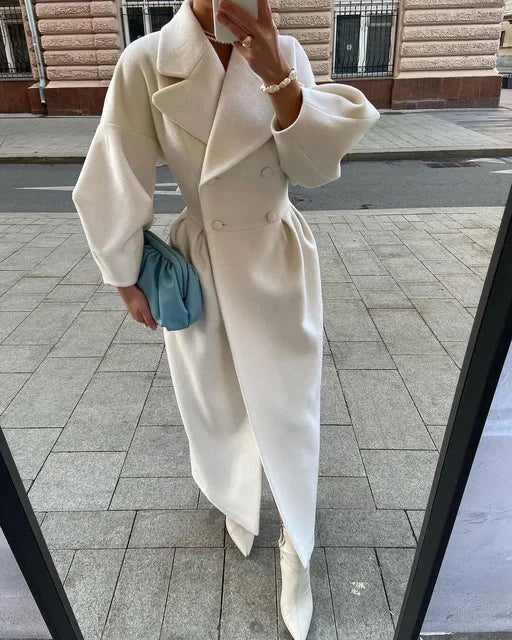 CLARRISE – UN IMPRESCINDIBLE DE INVIERNO ELEGANTE Y VERSÁTIL
