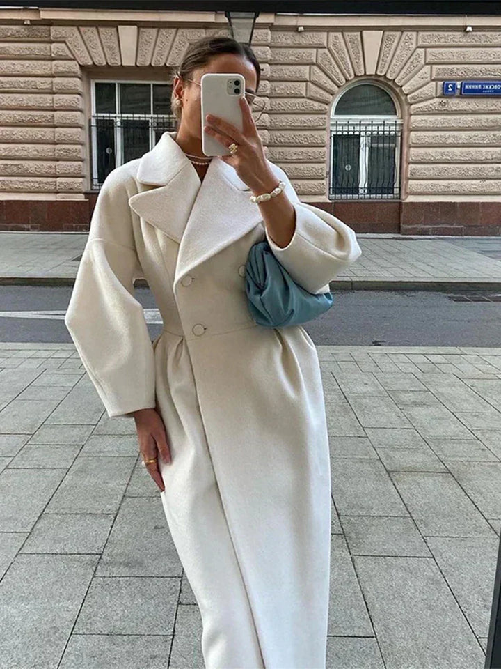 CLARRISE – UN IMPRESCINDIBLE DE INVIERNO ELEGANTE Y VERSÁTIL