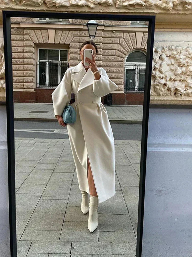 CLARRISE – UN IMPRESCINDIBLE DE INVIERNO ELEGANTE Y VERSÁTIL
