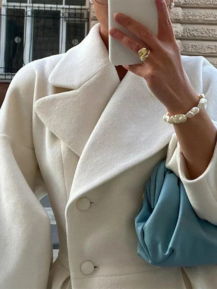 CLARRISE – UN IMPRESCINDIBLE DE INVIERNO ELEGANTE Y VERSÁTIL