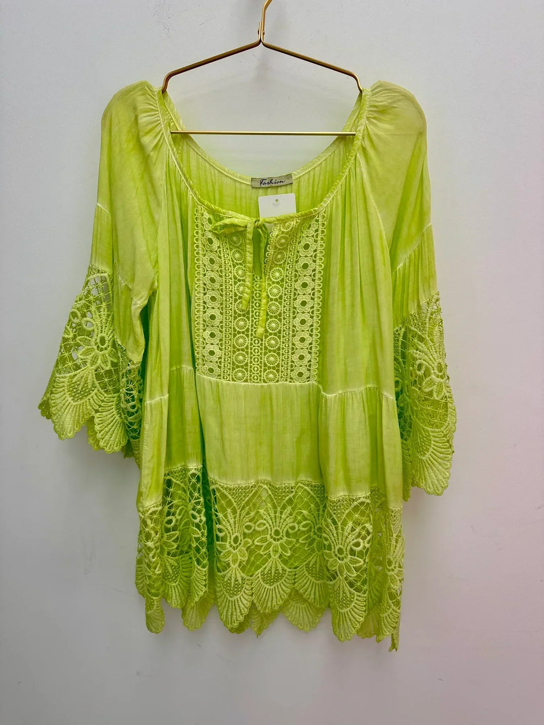 LINA - BLUSA MINIMALISTA DE CUELLO REDONDO