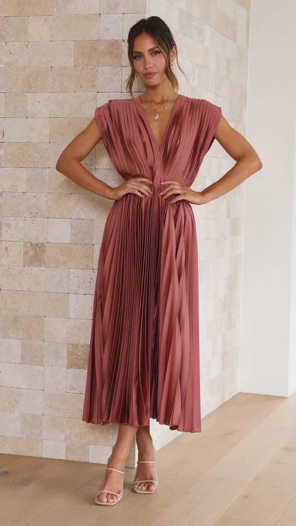 MADISYN - VESTIDO CON FALDA PLISADA Y ESCOTE EN V FLUIDO