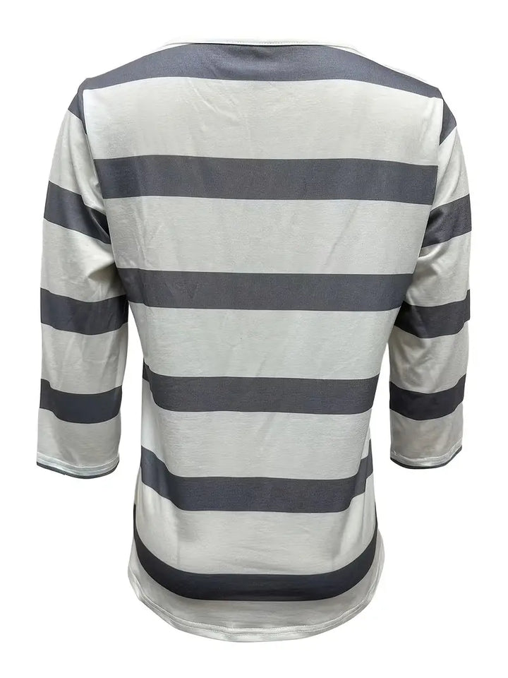 EIRAH - BLUSA ESENCIAL CON ESCOTE EN V Y ESTAMPADO DE RAYAS