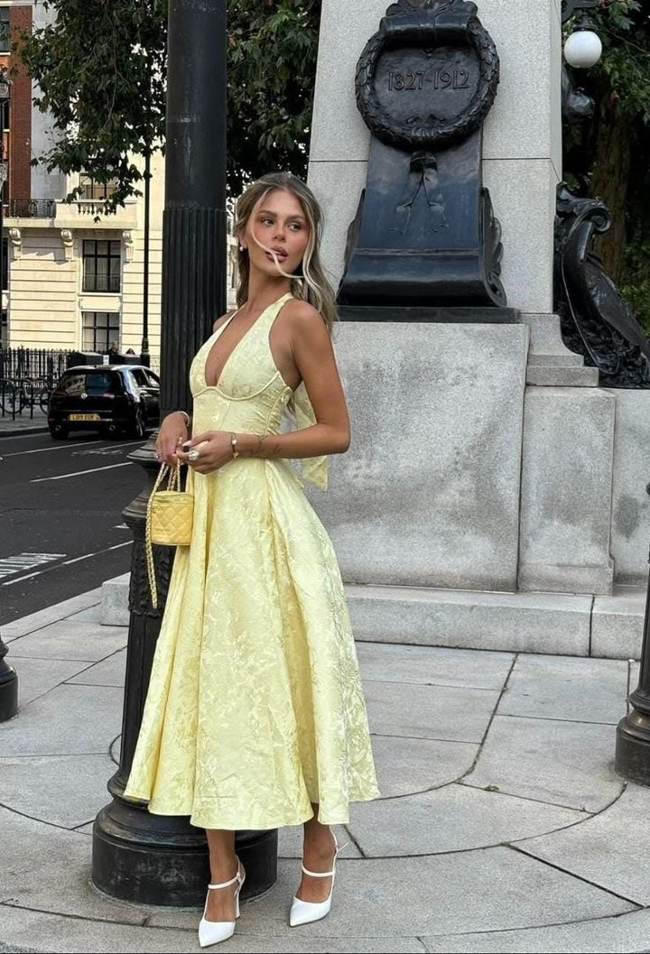 Niamh - Vestido Elegante Sin Mangas con Escote Profundo en V y Bordado