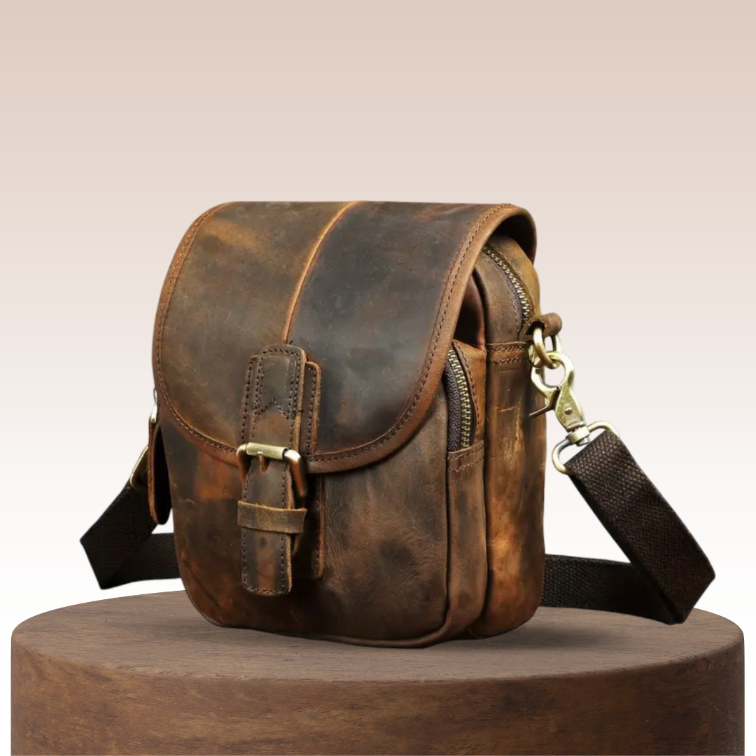 Nolan | Bolsa Cruzada Compacta de Cuero con Solapa y Hebilla