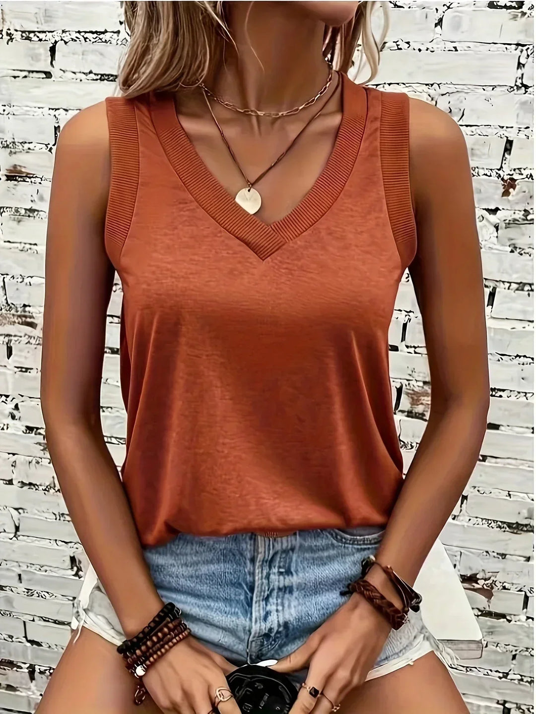 ARCADIA - BLUSA SIN MANGAS CON ESCOTE EN V AIREADA