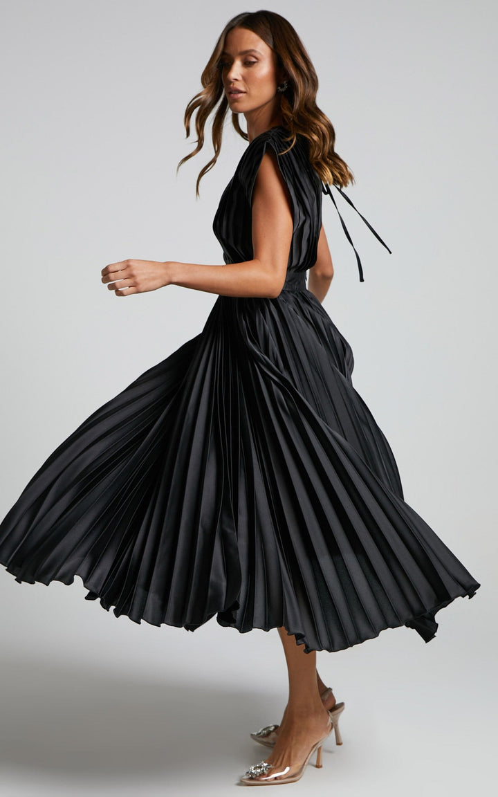 MADISYN - VESTIDO CON FALDA PLISADA Y ESCOTE EN V FLUIDO