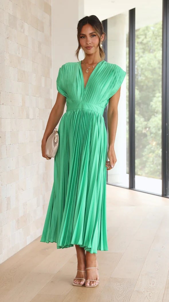 MADISYN - VESTIDO CON FALDA PLISADA Y ESCOTE EN V FLUIDO