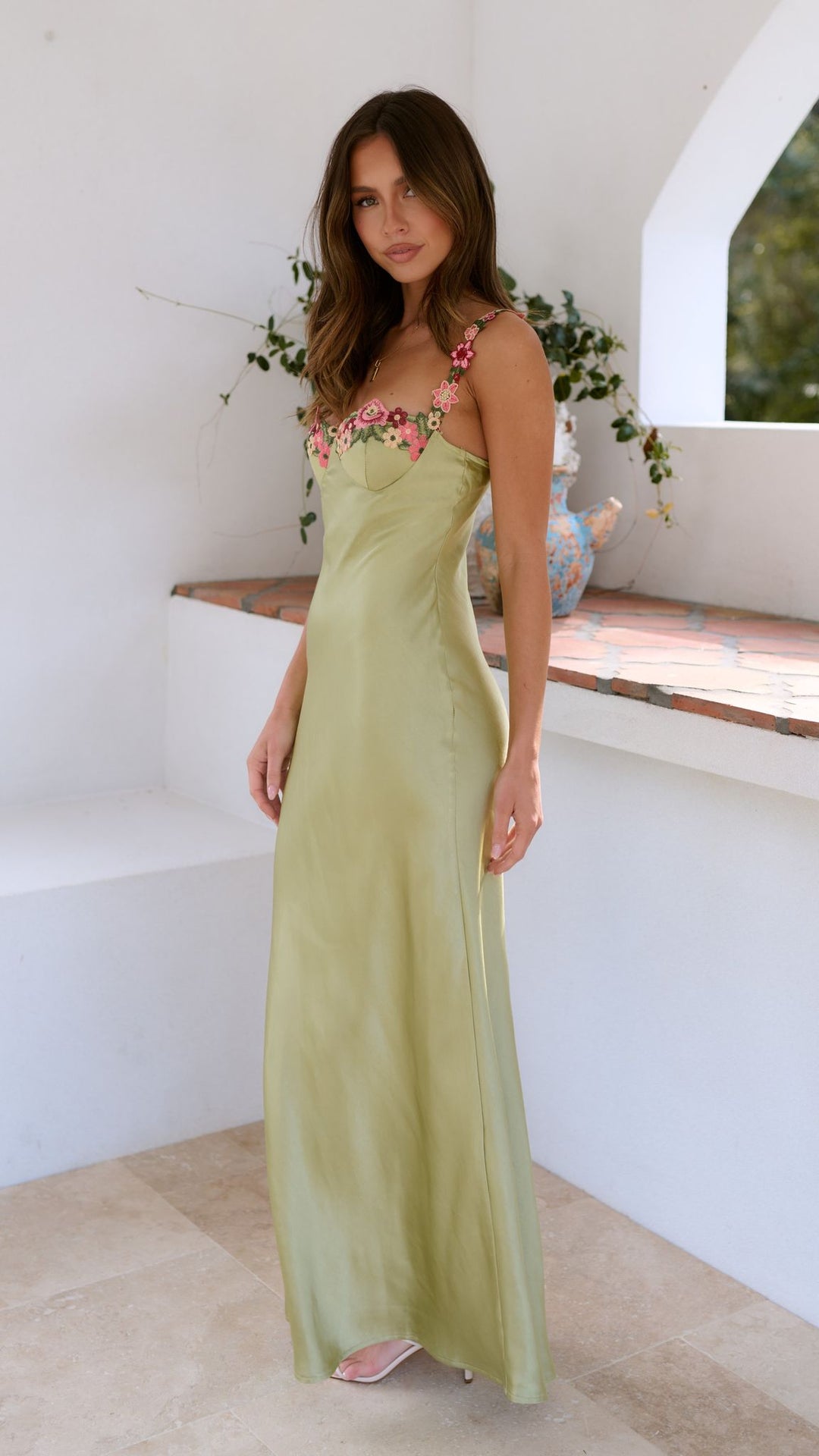 Luz - Vestido de Satén de Color Sólido con Bordado
