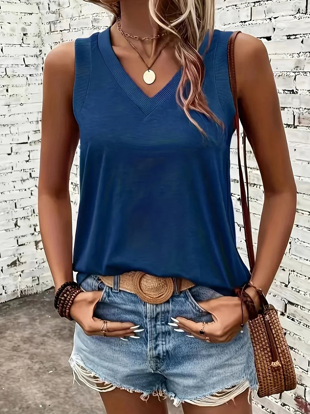ARCADIA - BLUSA SIN MANGAS CON ESCOTE EN V AIREADA