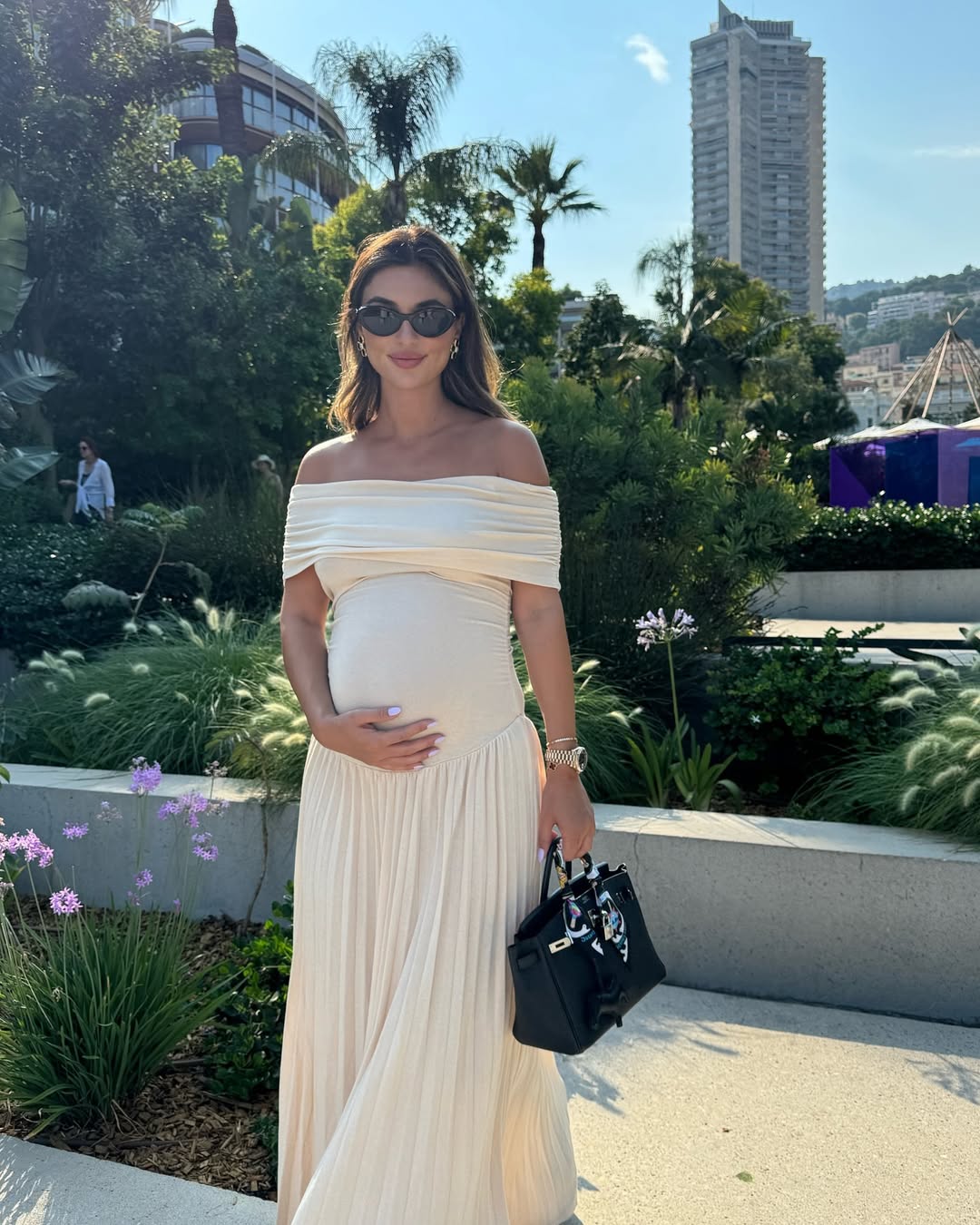 CALARA - VESTIDO MAXI MATERNAL FLUIDO CON HOMBROS DESCUBIERTOS