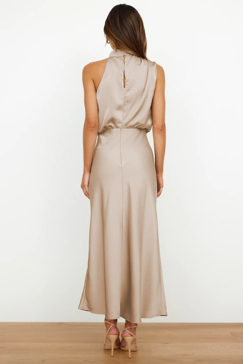 CAI - VESTIDO MAXI DE SATÍN CON CUELLO HALTER