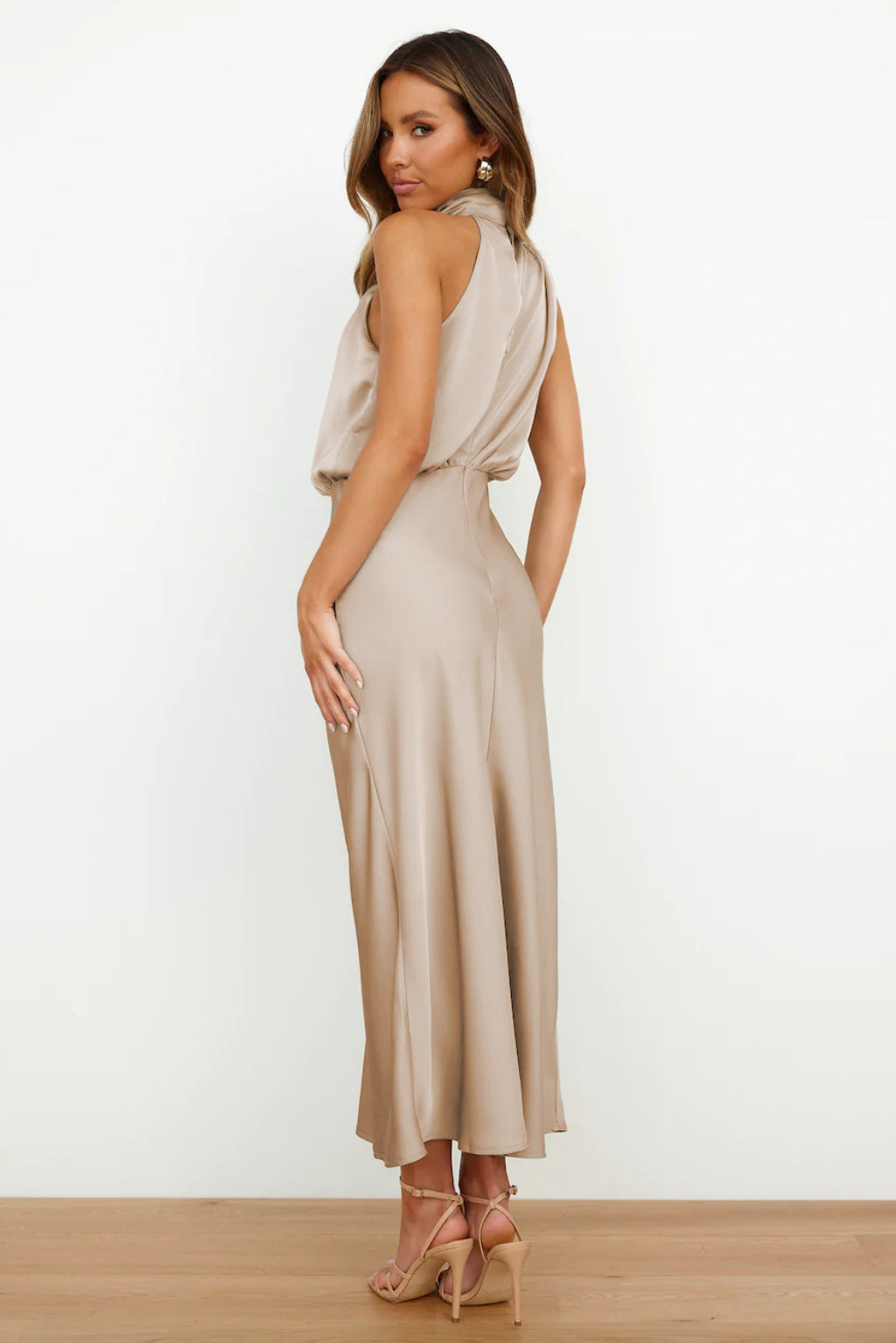 CAI - VESTIDO MAXI DE SATÍN CON CUELLO HALTER