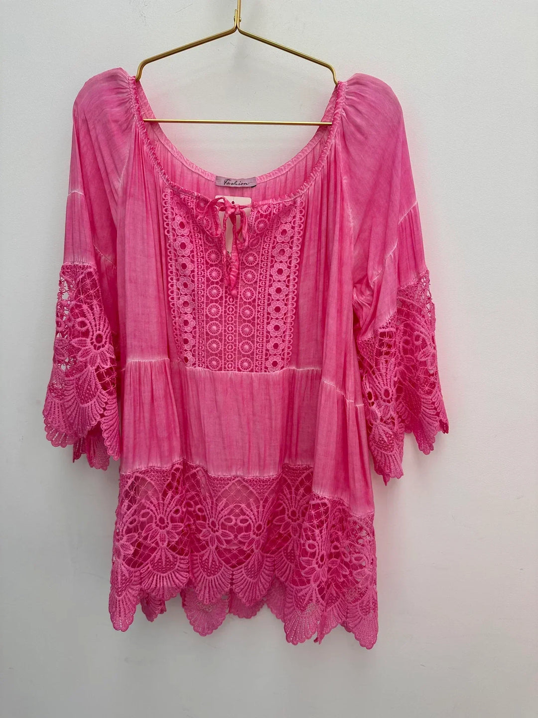 LINA - BLUSA MINIMALISTA DE CUELLO REDONDO