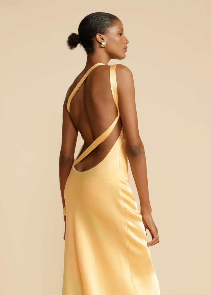 AVEEKO - VESTIDO CURVO ELEGANTE DE SATÉN