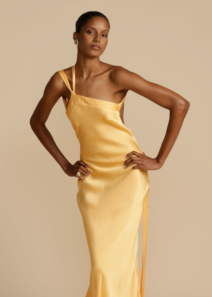 AVEEKO - VESTIDO CURVO ELEGANTE DE SATÉN