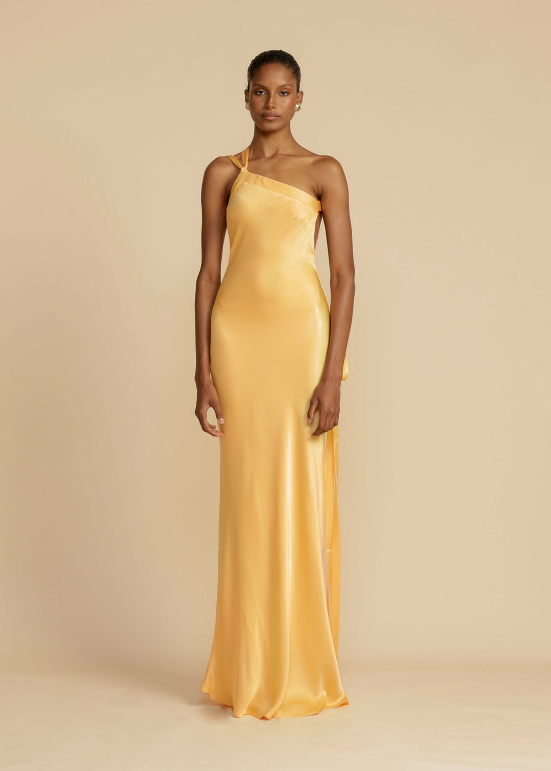 AVEEKO - VESTIDO CURVO ELEGANTE DE SATÉN