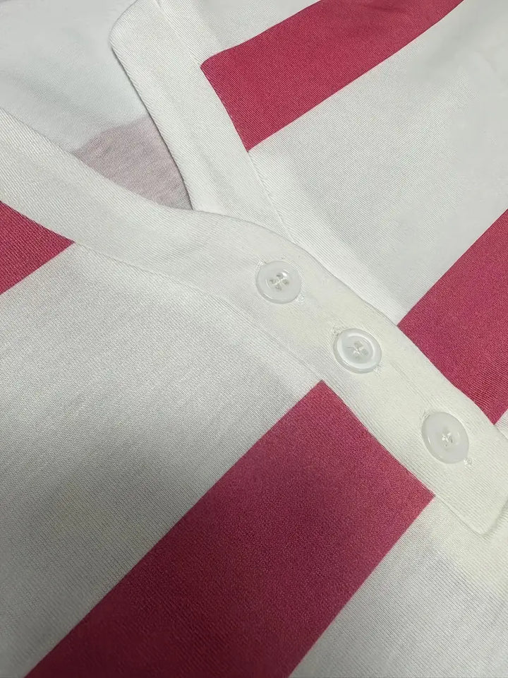 EIRAH - BLUSA ESENCIAL CON ESCOTE EN V Y ESTAMPADO DE RAYAS