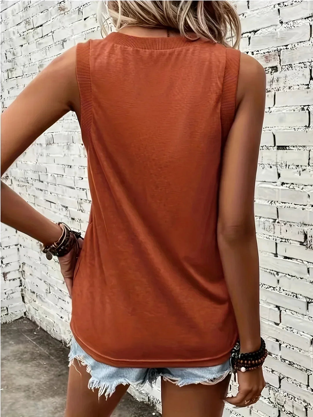 ARCADIA - BLUSA SIN MANGAS CON ESCOTE EN V AIREADA