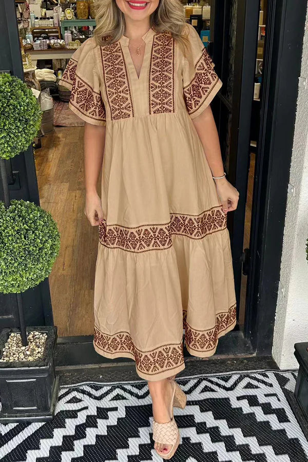 ESTELLA - VESTIDO EN LÍNEA A CON ESCOTE EN V Y PATCHWORK GEOMÉTRICO
