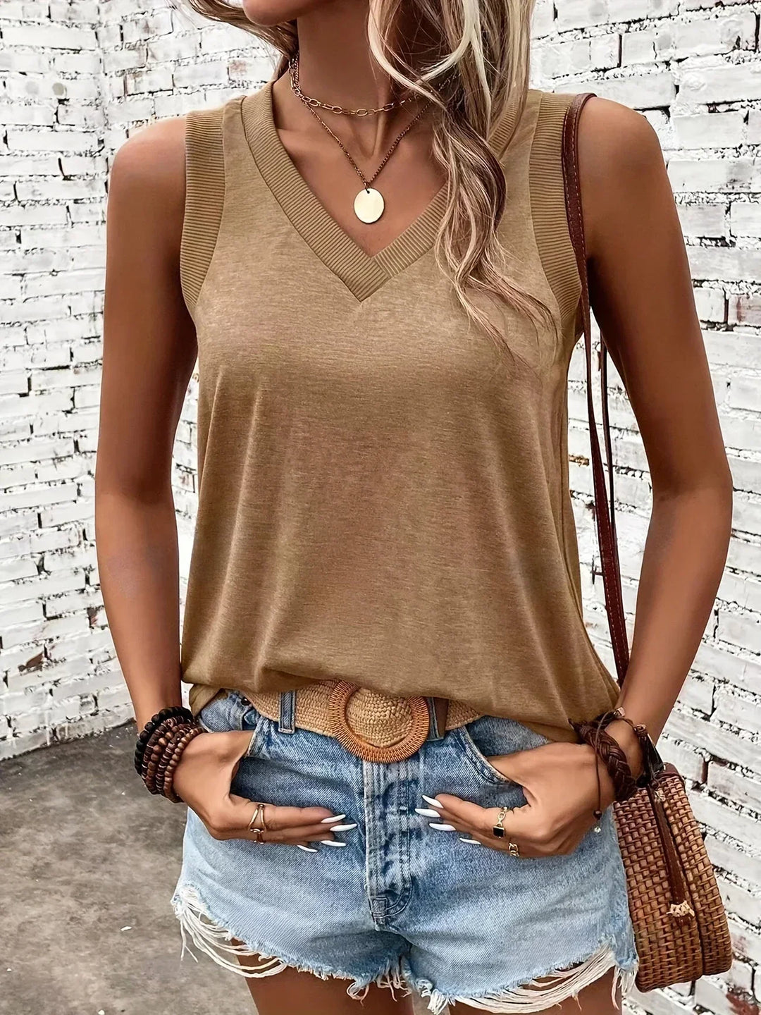 ARCADIA - BLUSA SIN MANGAS CON ESCOTE EN V AIREADA