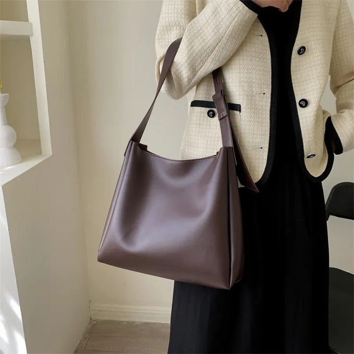BELLA - BOLSO ESPACIOSO