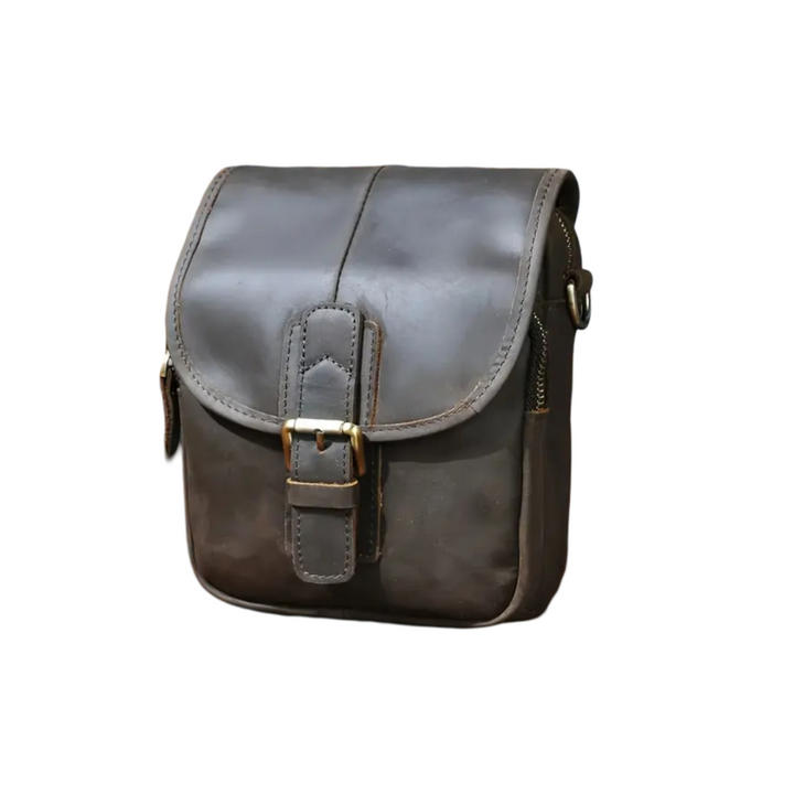 Nolan | Bolsa Cruzada Compacta de Cuero con Solapa y Hebilla