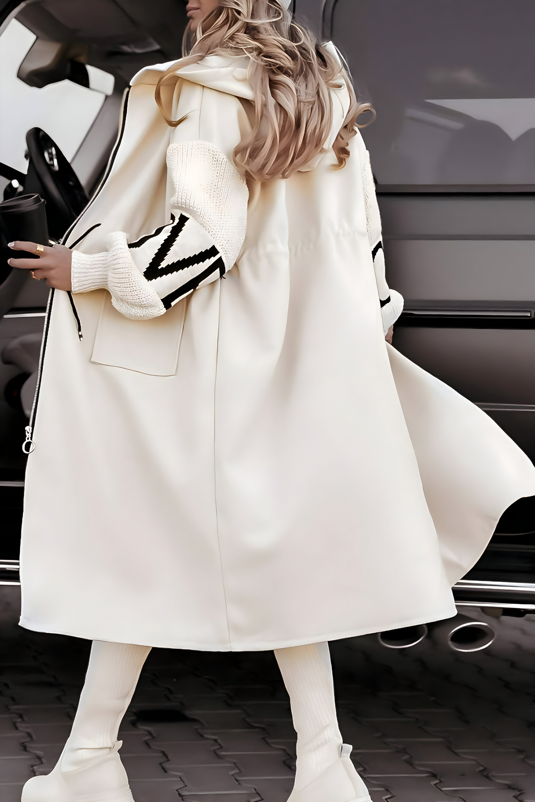 PARÍS - CHAQUETA CON CAPUCHA DE PUNTO MODERNA Y ELEGANTE