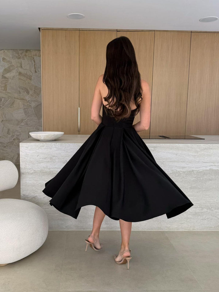 LUETTA - VESTIDO MIDI SIN TIRANTES DE ELEGANCIA MODERNA DE VERANO