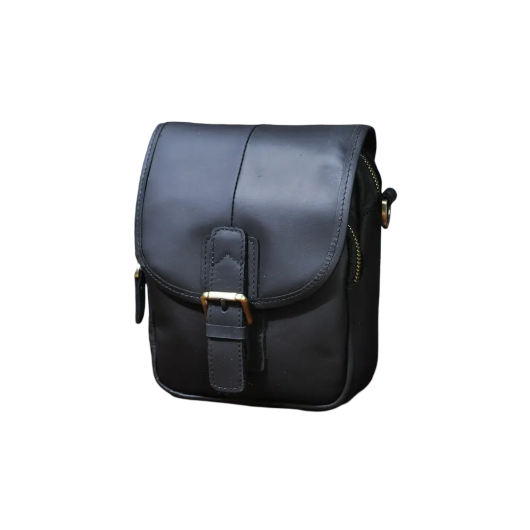 Nolan | Bolsa Cruzada Compacta de Cuero con Solapa y Hebilla