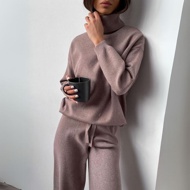 ABRIL - CONJUNTO DE LOUNGE DE CUELLO ALTO AJUSTADO
