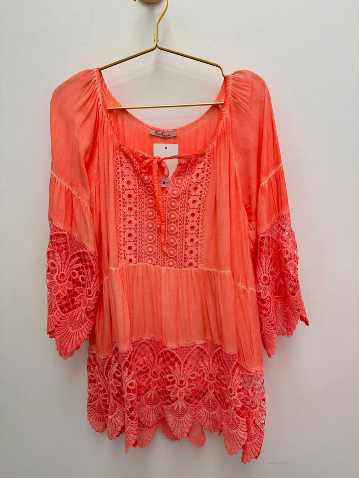LINA - BLUSA MINIMALISTA DE CUELLO REDONDO