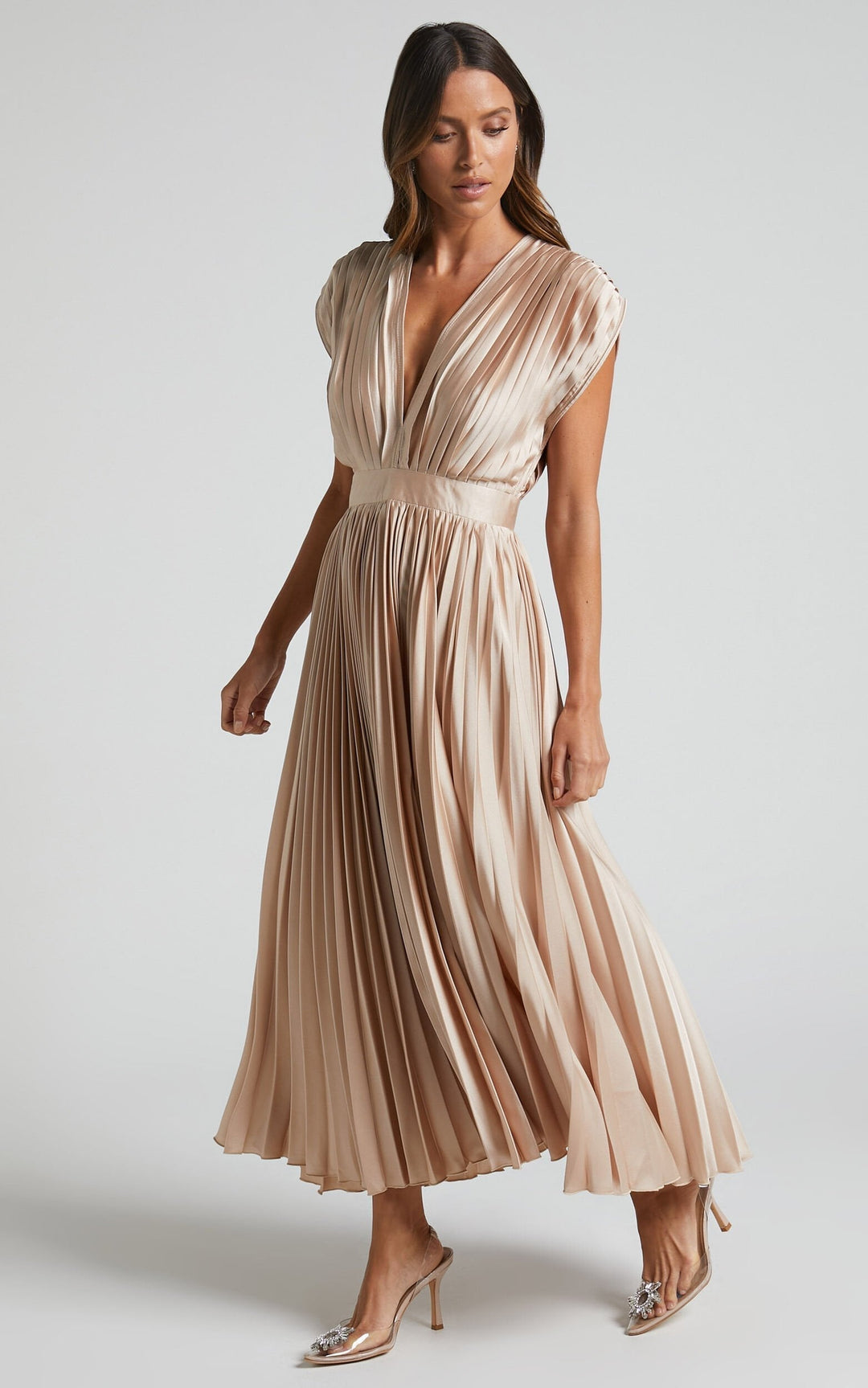 MADISYN - VESTIDO CON FALDA PLISADA Y ESCOTE EN V FLUIDO