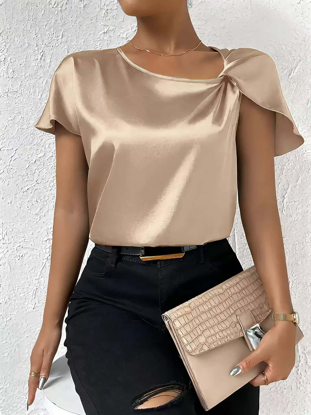 LEASA - BLUSA CON ACENTO MODERNO EN EL HOMBRO