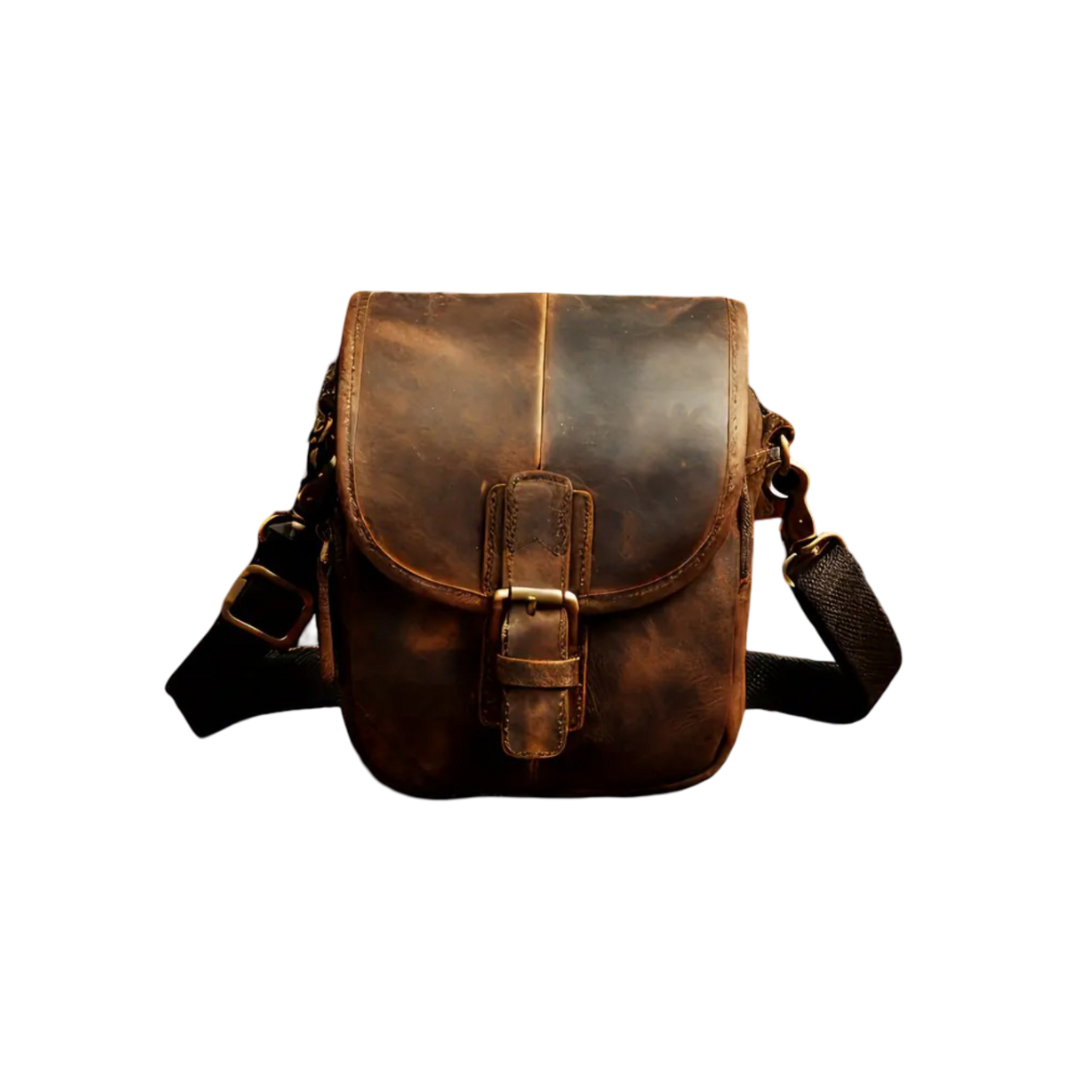 Nolan | Bolsa Cruzada Compacta de Cuero con Solapa y Hebilla