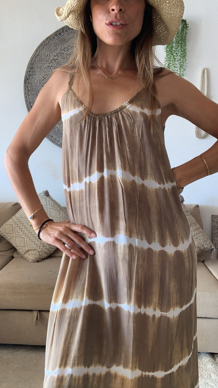 CLARITA - VESTIDO BEIGE DE ORILLA DE VERANO