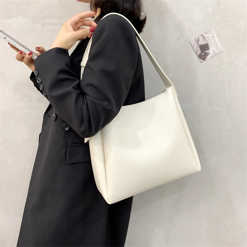 BELLA - BOLSO ESPACIOSO