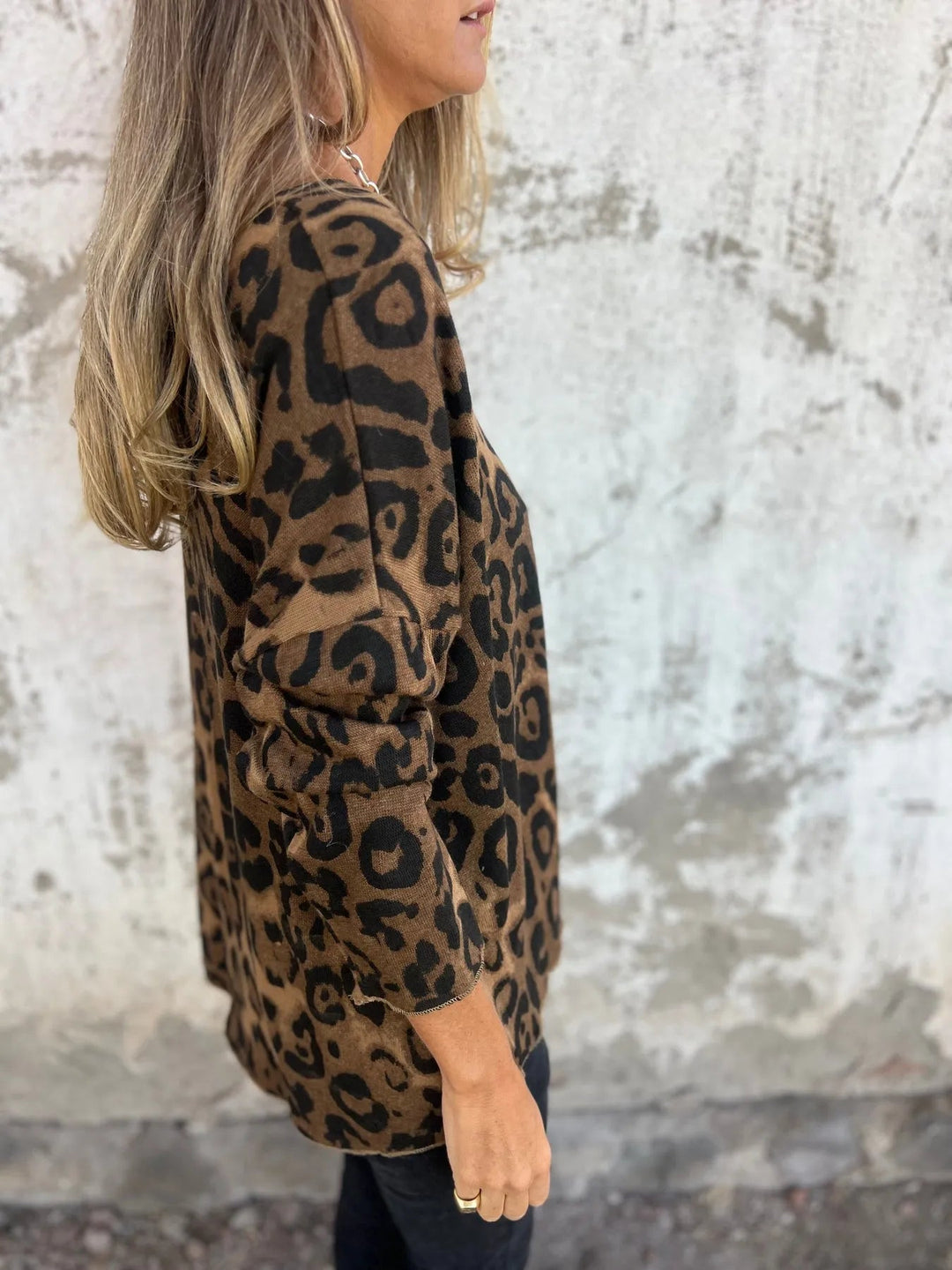 SERA - BLUSA CASUAL CON ESTAMPADO DE LEOPARDO