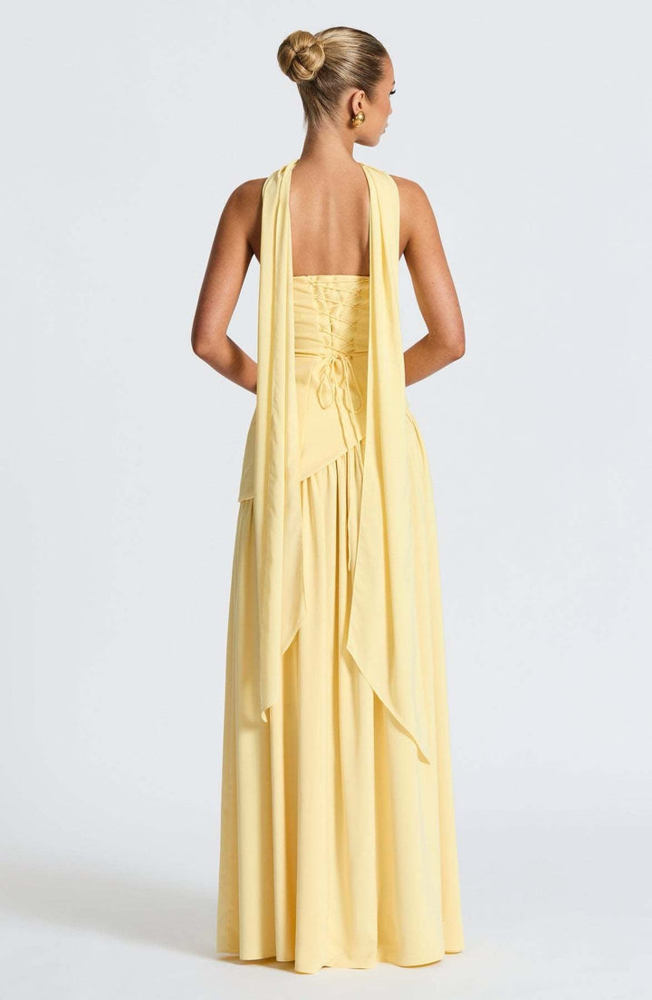 VESTIDO ELEGANCIA AL ATARDECER HORA DORADA