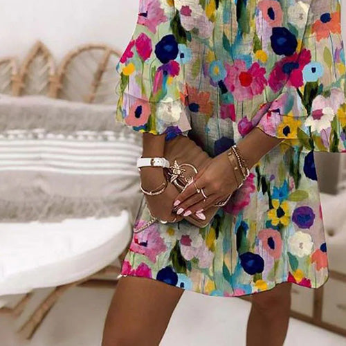 Vestido Mini con Escote en V y Estampado Floral Romántico